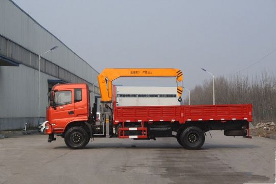 點擊查看詳細(xì)信息<br>標(biāo)題：6.3噸東風(fēng)180馬力隨車吊 閱讀次數(shù)：1608