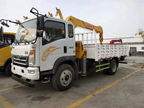 點擊查看詳細(xì)信息<br>標(biāo)題：5噸重汽豪曼隨車吊 閱讀次數(shù)：2656
