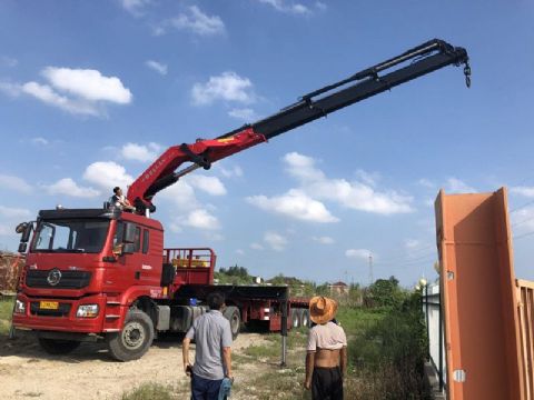點擊查看詳細信息<br>標題：30噸折臂吊 閱讀次數：2412